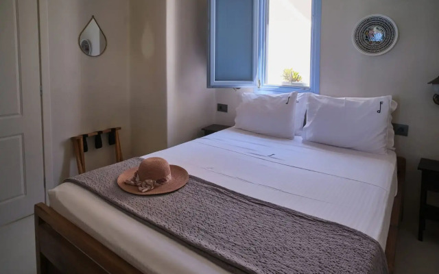 Pink Freud Villas Santorini