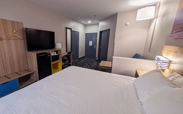 Days Inn & Suites by Wyndham Augusta Near Fort Eisenhower