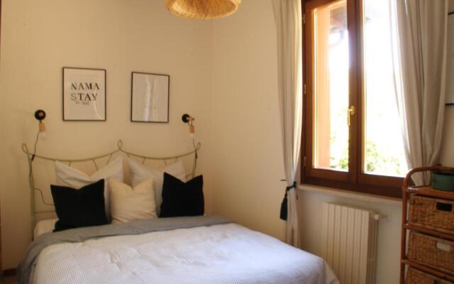 Casa Cecilia, 2 bedrooms, 1 bathroom, lake view, pool