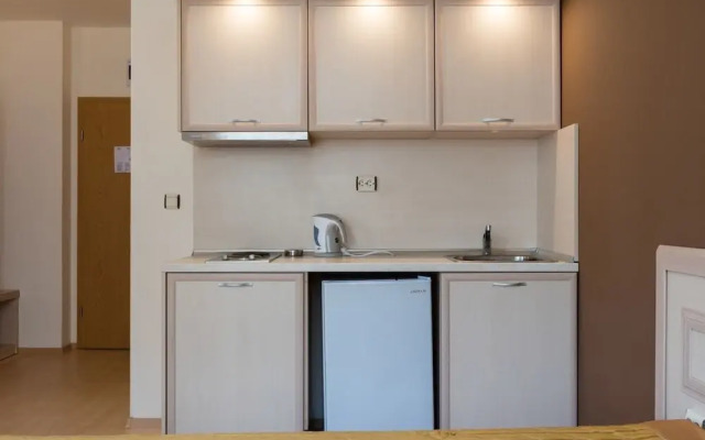 Studio with Balcony and Pool View