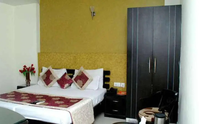 OYO 1908 Hotel Universe Inn