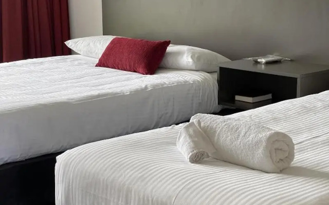 Country Roads Motor Inn