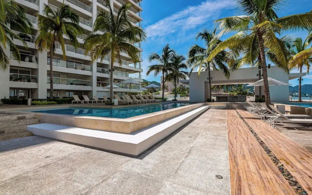 Oceanfront 1BR with Balcony & Pool