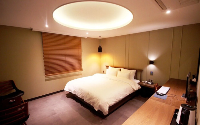 Mango Hotel