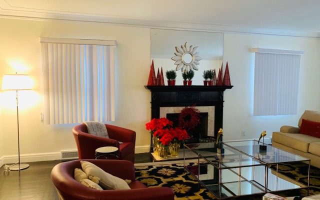 Spacious Luxury home, 5 min to Detroit golf club/ 4 car free parking!