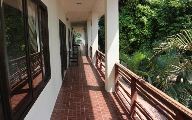 Baan Srinimit House & Apartment