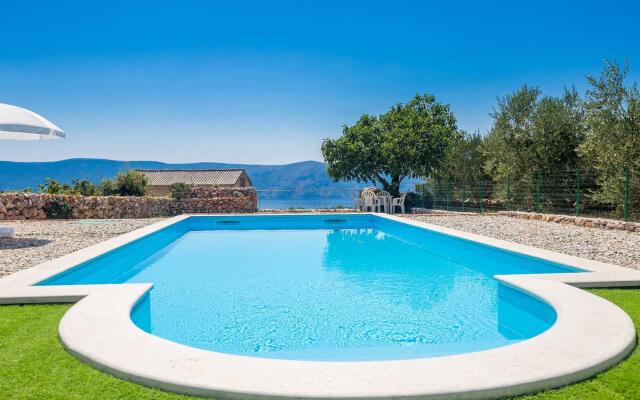 Holiday House Lara 04401