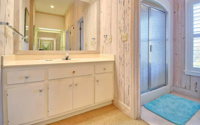 141 Sea Spray 4 Br Home by RedAwning