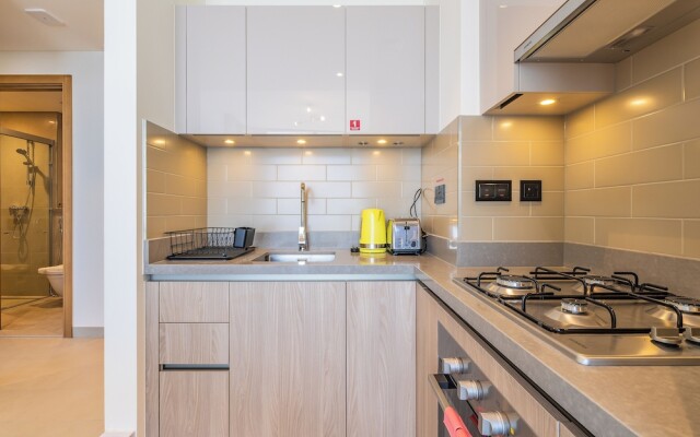 Beautiful Cityscape Views From This Urban Retreat