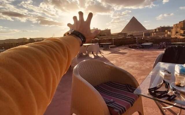 Pyramids paradise hotel