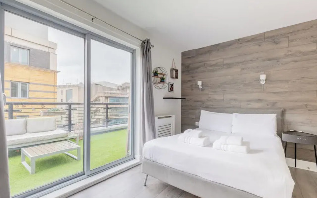 Bright 2 Bedroom Flat in Lambeth With Balcony