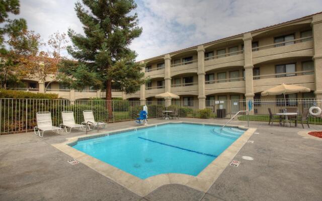 Good Nite Inn Fremont