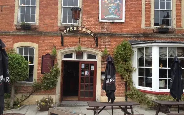 Lopes Arms Hotel