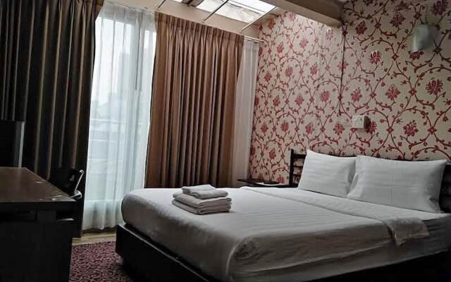 14 Plus 1 Hotel