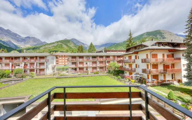 Bram La Fam 32 few Steps From Skiing