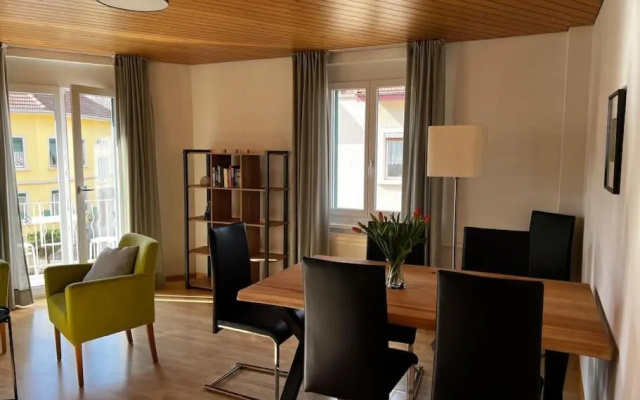 Charmante und zentrale Wohnung am Weiherpark Arbon – Guest Rooms – Arbon