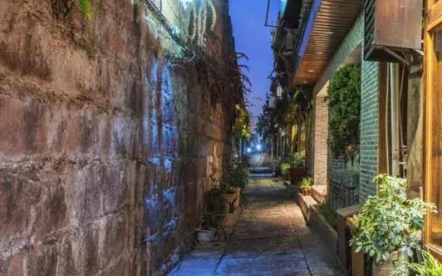 Phoenix Tuojianglou Diaojiaolou Inn