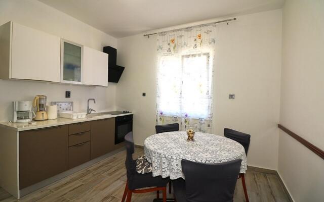 Mili - near the sea and the centar of place - A2(2+1)