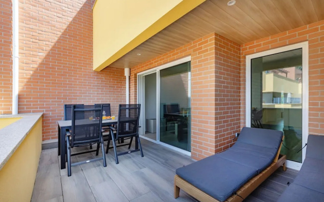 The Pine Flat with Pool at Furadouro