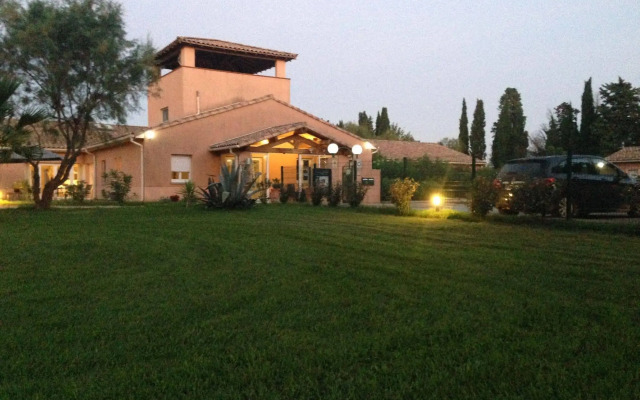 Hotel le president GARE TGV NIMES PONT DU GARD