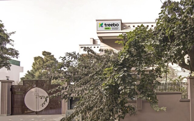 Treebo Trend Amexx Sector 55