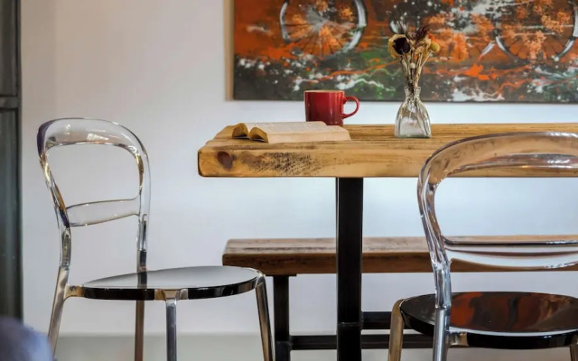 Stunning 2-bed Converted Warehouse - Sleeps 4