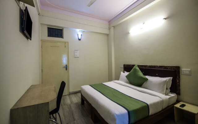 OYO 15212 Hotel Seema