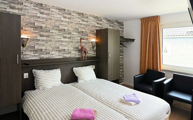 Snug Holiday Home With Storage, Roof Terrace, Private Garden