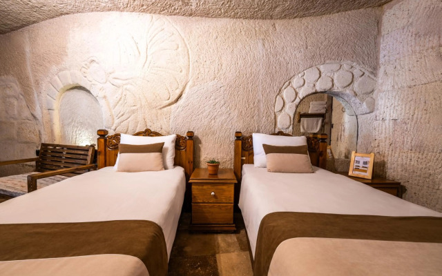 Mysterious Cave Suites
