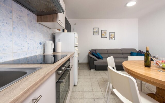 Beautiful Apartment in Vir With Wifi and 2 Bedrooms