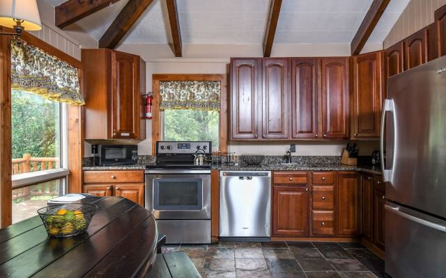 Log Hut 3 Bedroom House