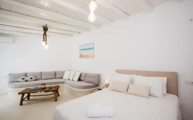 Romantic Mykonian Oasis Suite w Jacuzzi