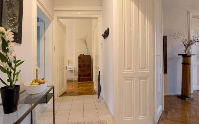 LikeHome Apartment