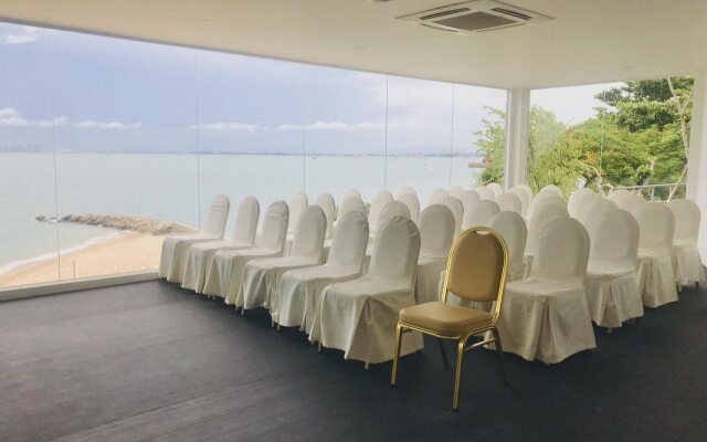 Golden Tulip Pattaya Beach Resort