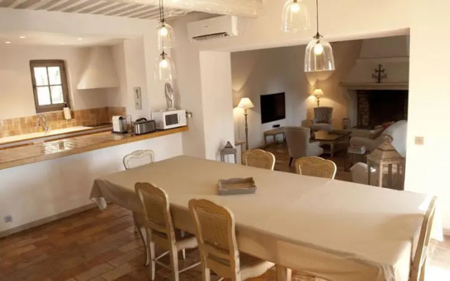 Provence Secrète - Entre Vigne & Pinède