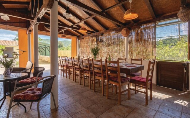 Beautiful Home in Banj With Wifi and 5 Bedrooms