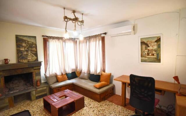 2 Bedroom Art House in Kavala