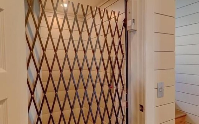 305 Carolina Boulevard