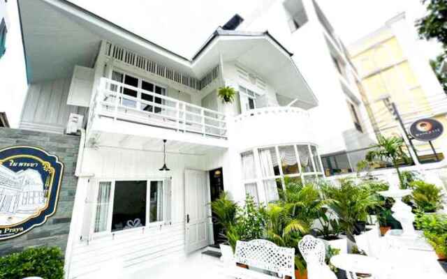 RoomQuest Bangkok Rim Praya Dinsor Road