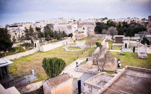 Rabat l.o. MDINA-THE BEDROOM-TUB
