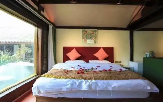 Lijiang Wu Courtyard Gardens Resort