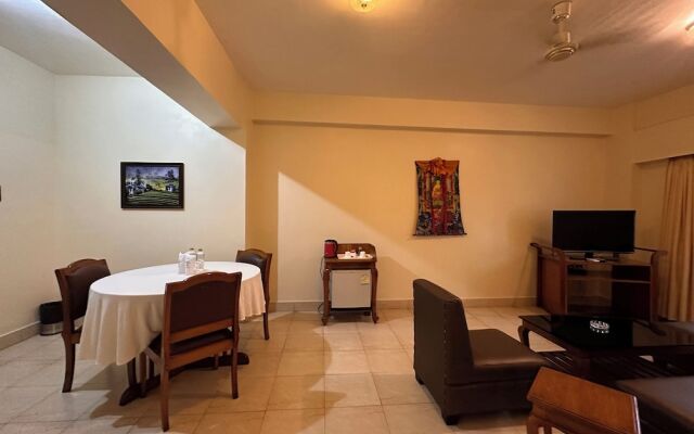 lhaki Hotel