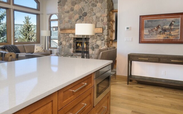 Highlands Westview 300 3 Bedroom Condo by RedAwning