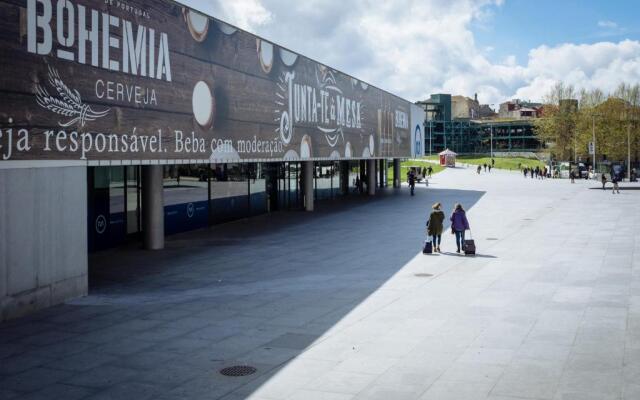 HOMEinTOWN Camoes - Downtown Elegant Studio AC & WIFI