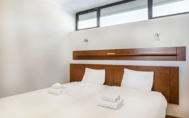 Pé do Lago 1 Bedroom Apartment with Pool