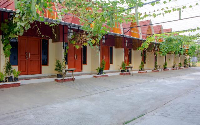 OYO Life 1643 Grand Monica