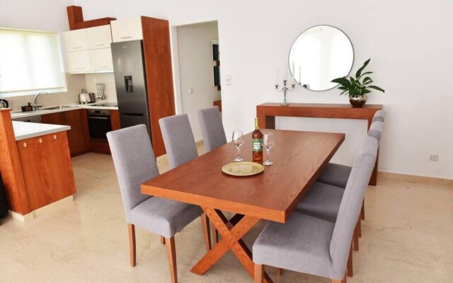 Lovely Seaview Apartment in Chania