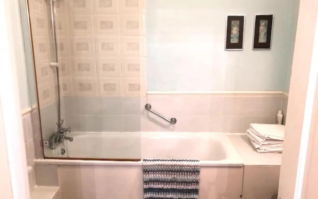 Dressmakers Salon - Unique 3 Bedroom in Gothic Villa