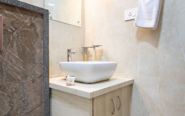 OYO 4428 Central Platinum Suites