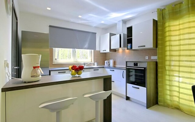 Gorgeous Villa in Belavici With Swimming Pool